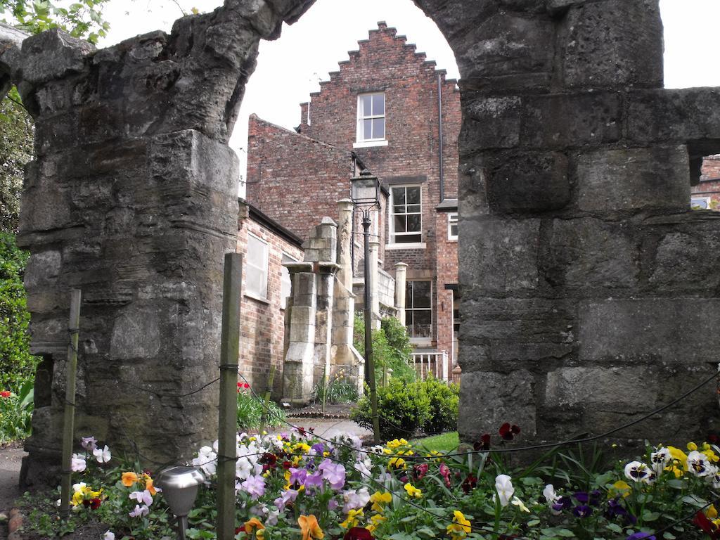 The York Priory 호텔 외부 사진